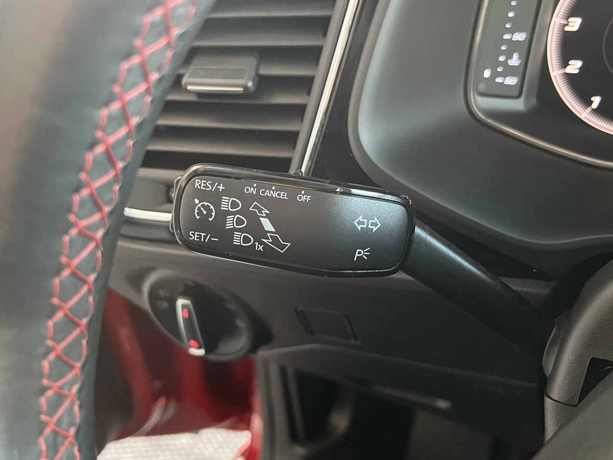 SEAT LEON FR 1,5 TSI 150 TOIT PANORAMIQUE OUVRANT GPS  VIRTUAL COCKPIT HIFI BEATS  APPLE CARPLAY REGULATEUR  FEUX HALOGENE DRIVE SELECT PARK PILOT  EXCELLENT ETAT