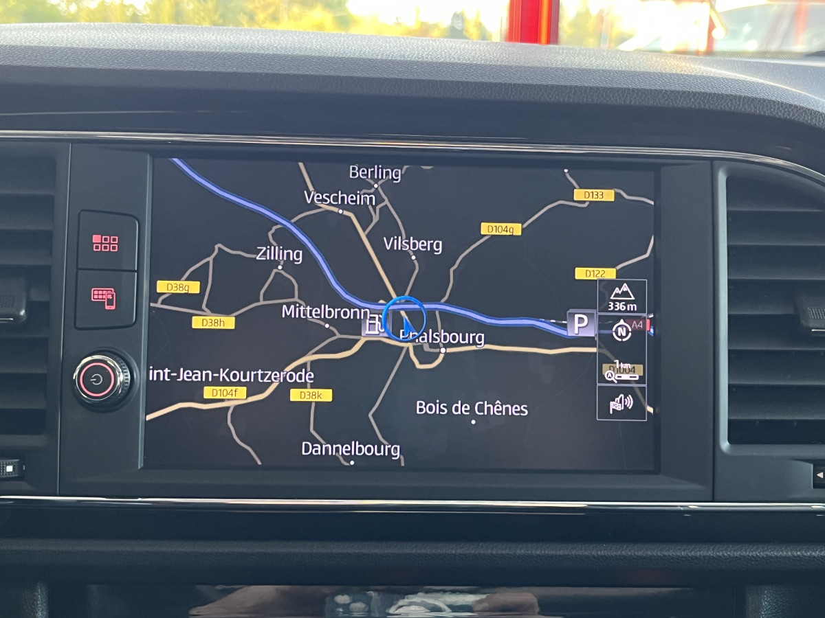 SEAT LEON FR 1,5 TSI 150 TOIT PANORAMIQUE OUVRANT GPS  VIRTUAL COCKPIT HIFI BEATS  APPLE CARPLAY REGULATEUR  FEUX HALOGENE DRIVE SELECT PARK PILOT  EXCELLENT ETAT