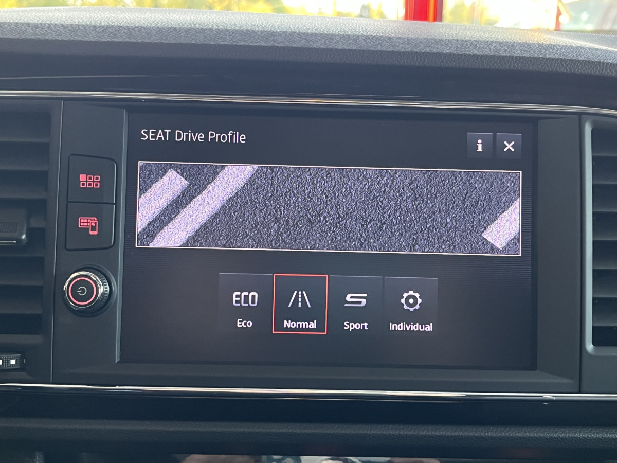 SEAT LEON FR 1,5 TSI 150 TOIT PANORAMIQUE OUVRANT GPS  VIRTUAL COCKPIT HIFI BEATS  APPLE CARPLAY REGULATEUR  FEUX HALOGENE DRIVE SELECT PARK PILOT  EXCELLENT ETAT