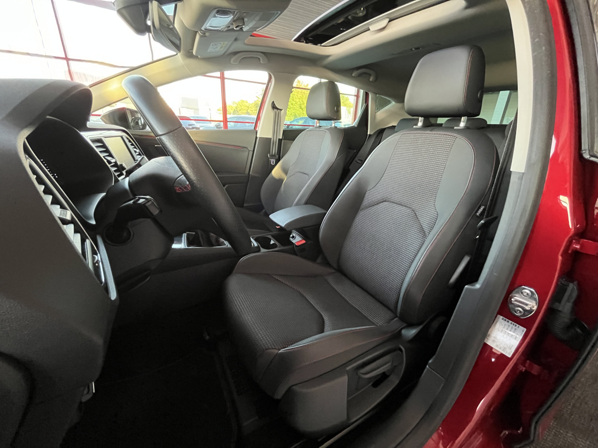 SEAT LEON FR 1,5 TSI 150 TOIT PANORAMIQUE OUVRANT GPS  VIRTUAL COCKPIT HIFI BEATS  APPLE CARPLAY REGULATEUR  FEUX HALOGENE DRIVE SELECT PARK PILOT  EXCELLENT ETAT