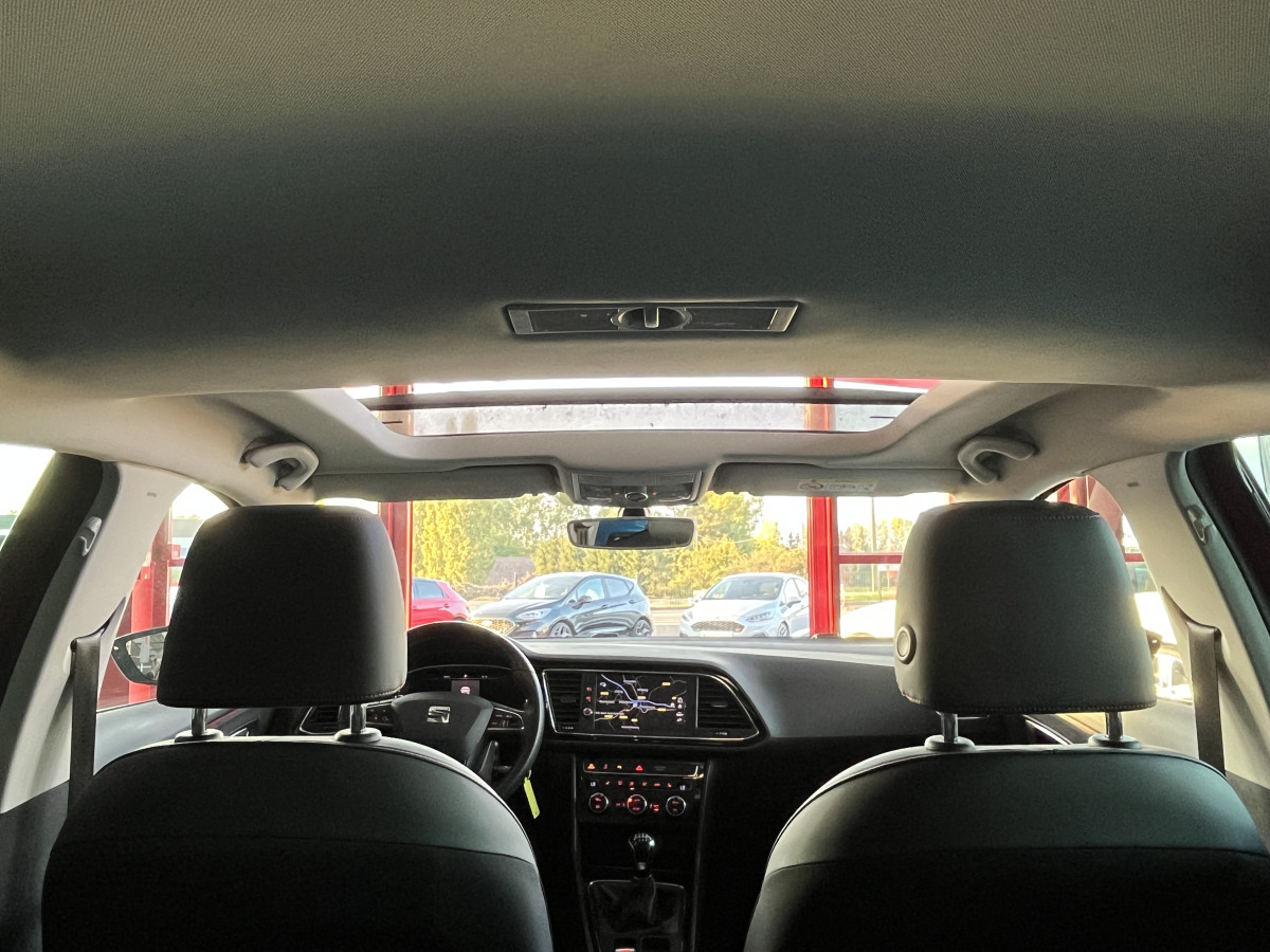 SEAT LEON FR 1,5 TSI 150 TOIT PANORAMIQUE OUVRANT GPS  VIRTUAL COCKPIT HIFI BEATS  APPLE CARPLAY REGULATEUR  FEUX HALOGENE DRIVE SELECT PARK PILOT  EXCELLENT ETAT
