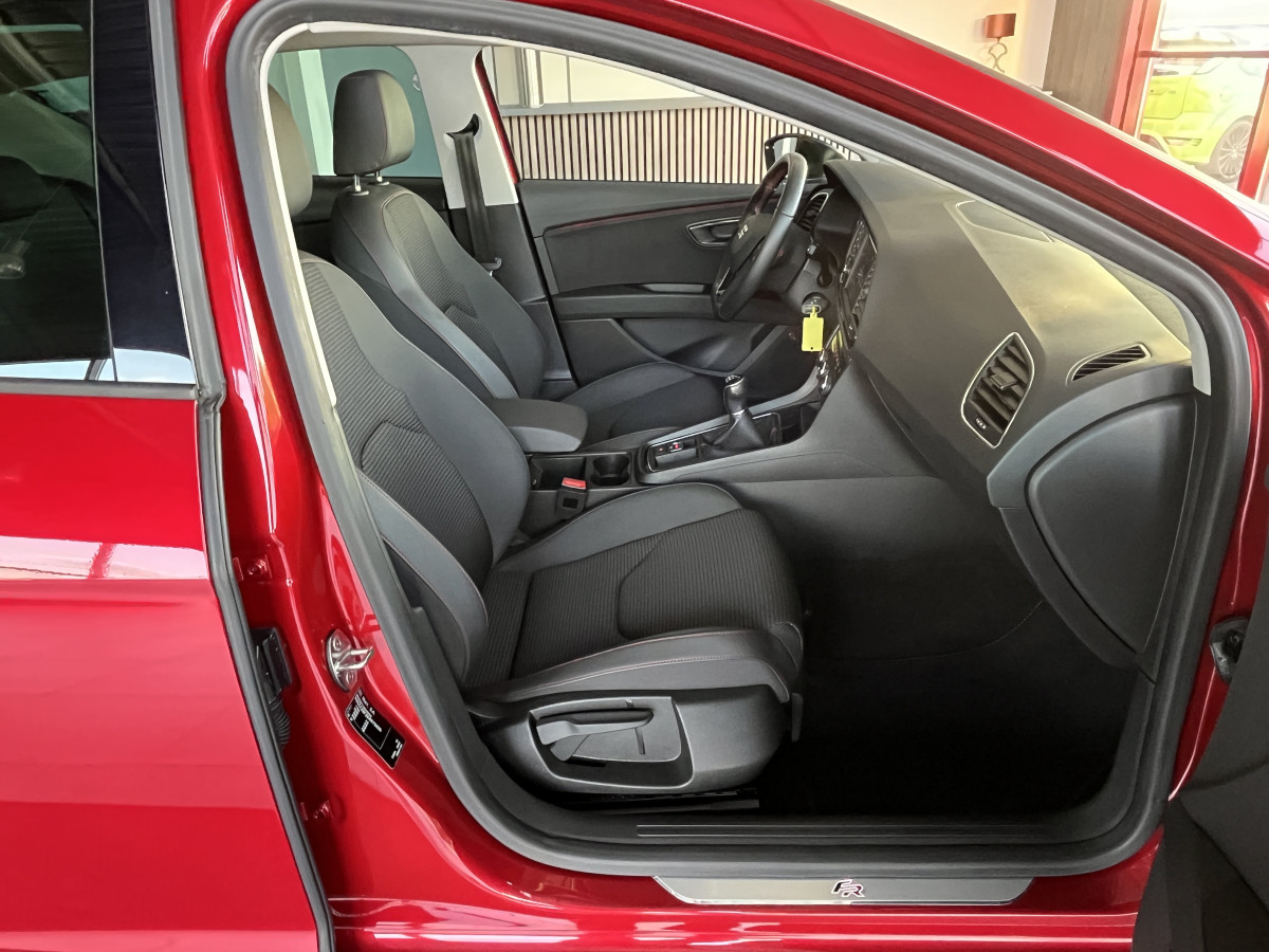 SEAT LEON FR 1,5 TSI 150 TOIT PANORAMIQUE OUVRANT GPS  VIRTUAL COCKPIT HIFI BEATS  APPLE CARPLAY REGULATEUR  FEUX HALOGENE DRIVE SELECT PARK PILOT  EXCELLENT ETAT