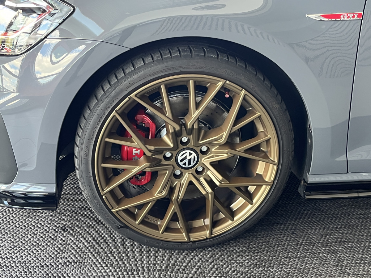 VOLKSWAGEN GOLF 7 TCR 2,0 TSI 290 DSG7  GPS APPLE CARPLAY  DMS DIGITAL COCKPIT  FULL LED PARK PILOT ECHAPPEMENT AKRAPOVIC  EXCELLENT ETAT