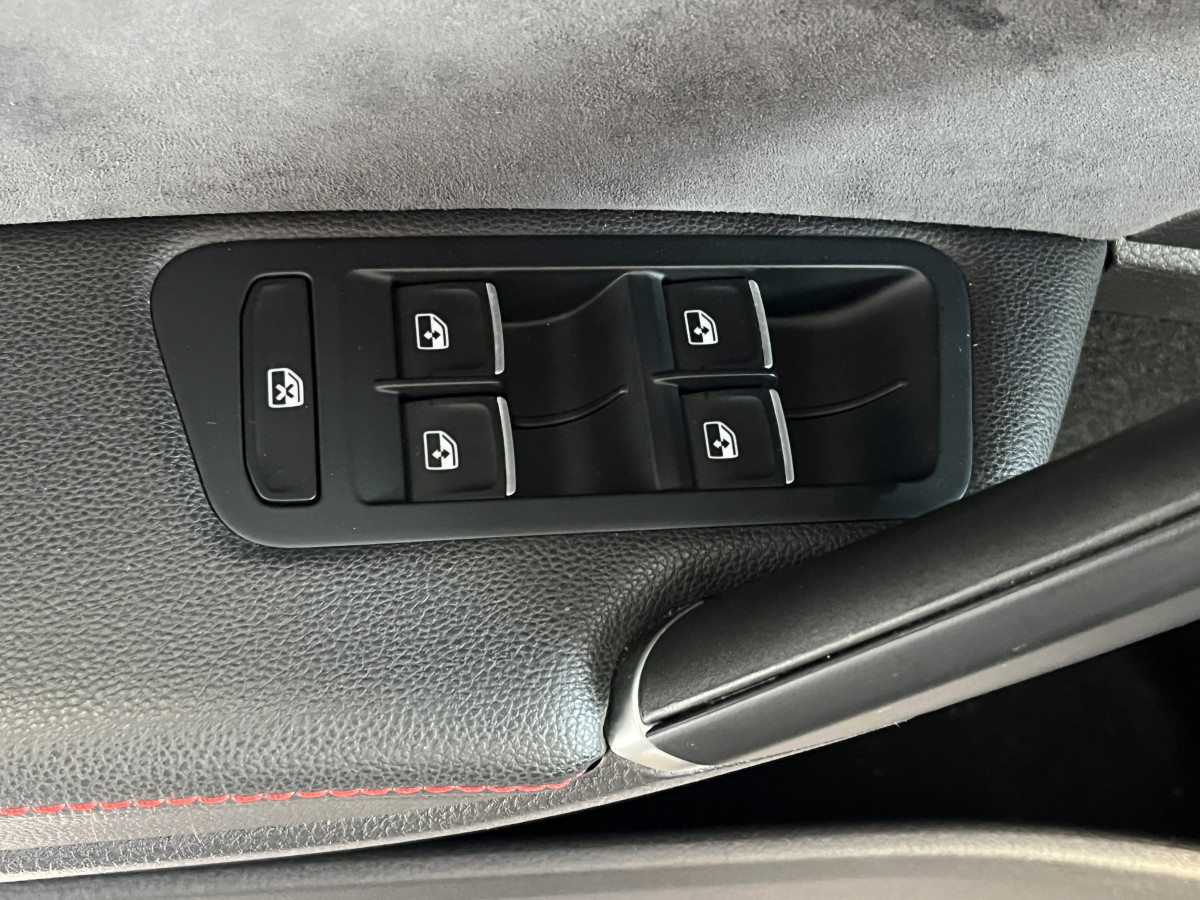 VOLKSWAGEN GOLF 7 TCR 2,0 TSI 290 DSG7  GPS APPLE CARPLAY  DMS DIGITAL COCKPIT  FULL LED PARK PILOT ECHAPPEMENT AKRAPOVIC  EXCELLENT ETAT