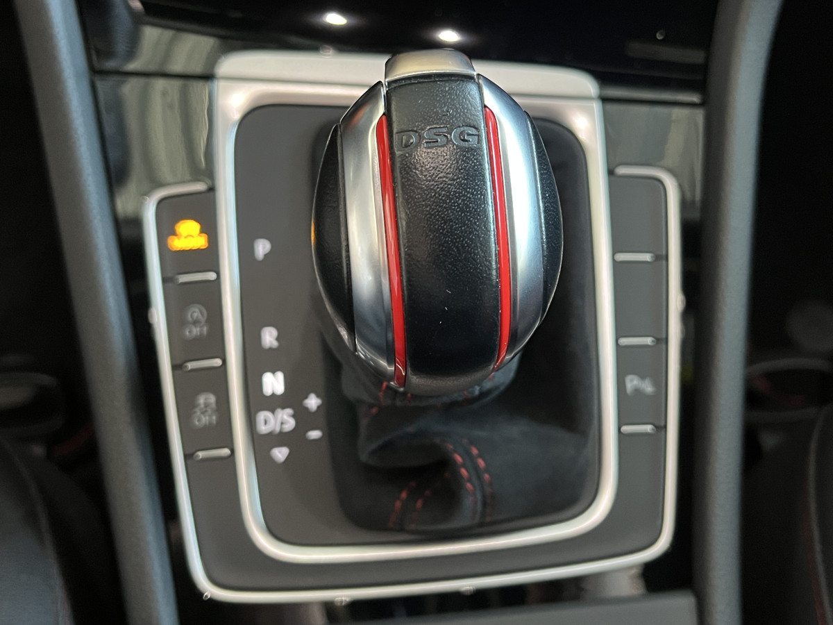 VOLKSWAGEN GOLF 7 TCR 2,0 TSI 290 DSG7  GPS APPLE CARPLAY  DMS DIGITAL COCKPIT  FULL LED PARK PILOT ECHAPPEMENT AKRAPOVIC  EXCELLENT ETAT