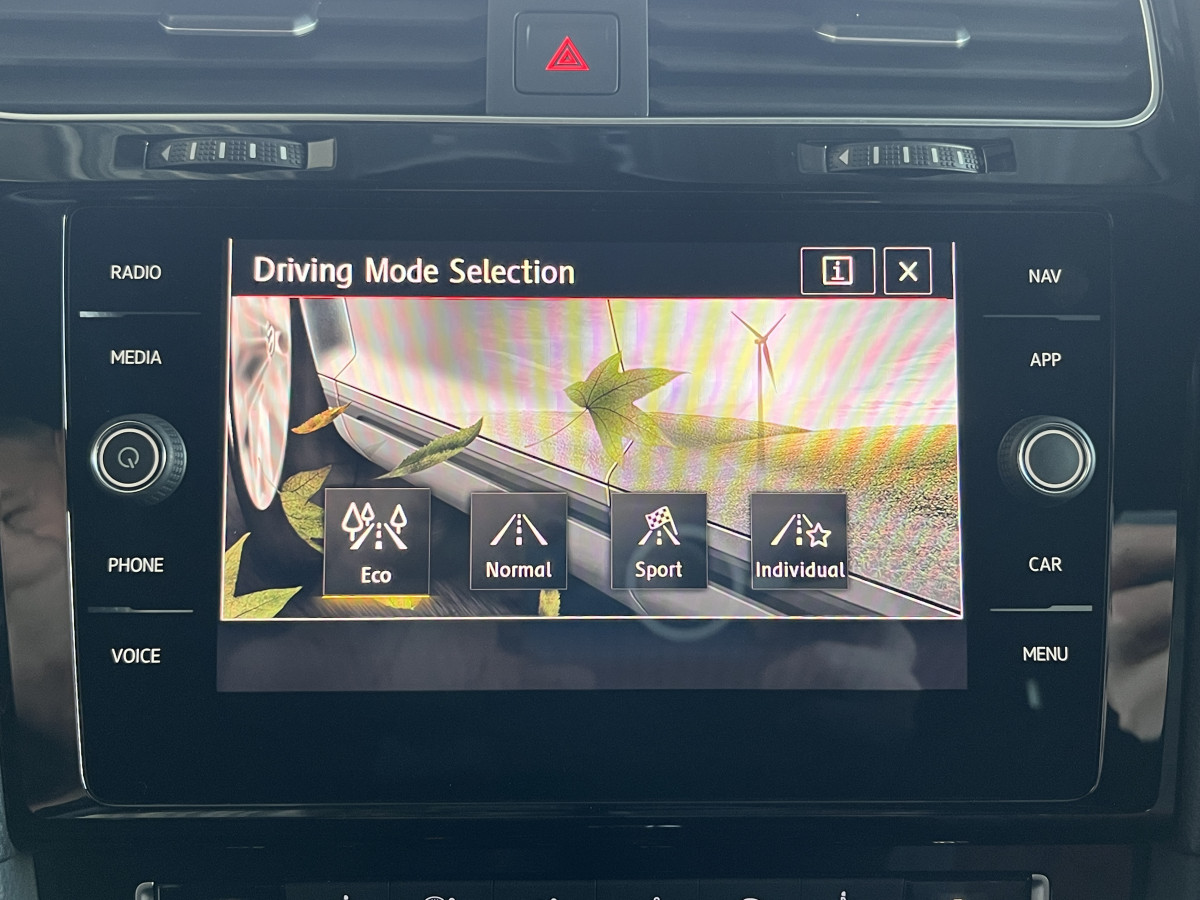 VOLKSWAGEN GOLF 7 TCR 2,0 TSI 290 DSG7  GPS APPLE CARPLAY  DMS DIGITAL COCKPIT  FULL LED PARK PILOT ECHAPPEMENT AKRAPOVIC  EXCELLENT ETAT