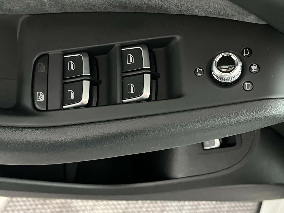 AUDI SQ5 3,0  TDI V6 313 BVA8 QUATTRO TOIT PANORAMIQUE OUVRANT ATTELAGE ELECTRIQUE GPS CAMERA APPLE CARPLAY  HIFI B&O  REGULATEUR  BI-XENON  PARK PILOT  DRIVE SELECT JANTE 21 EXCELLENT ETAT