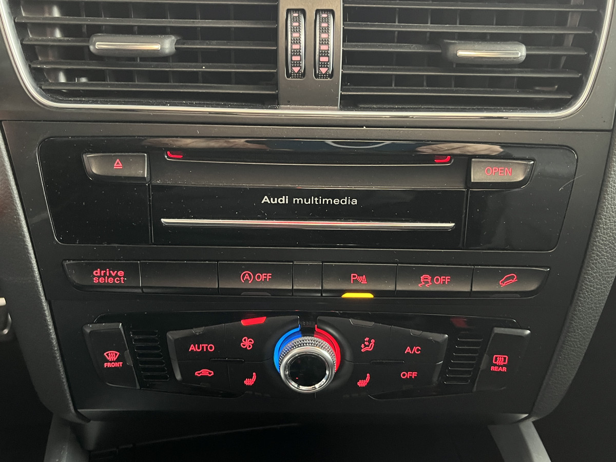AUDI SQ5 3,0  TDI V6 313 BVA8 QUATTRO TOIT PANORAMIQUE OUVRANT ATTELAGE ELECTRIQUE GPS CAMERA APPLE CARPLAY  HIFI B&O  REGULATEUR  BI-XENON  PARK PILOT  DRIVE SELECT JANTE 21 EXCELLENT ETAT