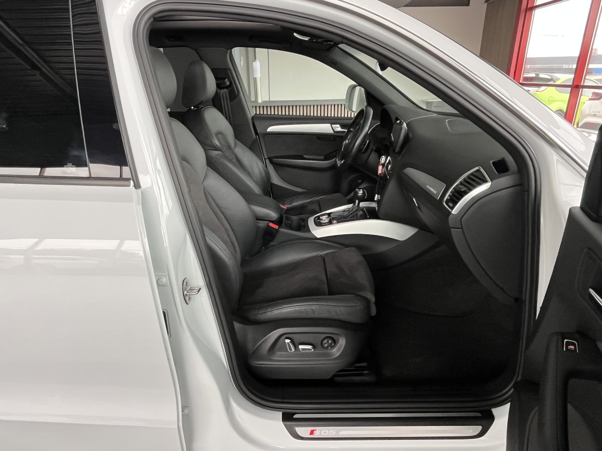 AUDI SQ5 3,0  TDI V6 313 BVA8 QUATTRO TOIT PANORAMIQUE OUVRANT ATTELAGE ELECTRIQUE GPS CAMERA APPLE CARPLAY  HIFI B&O  REGULATEUR  BI-XENON  PARK PILOT  DRIVE SELECT JANTE 21 EXCELLENT ETAT