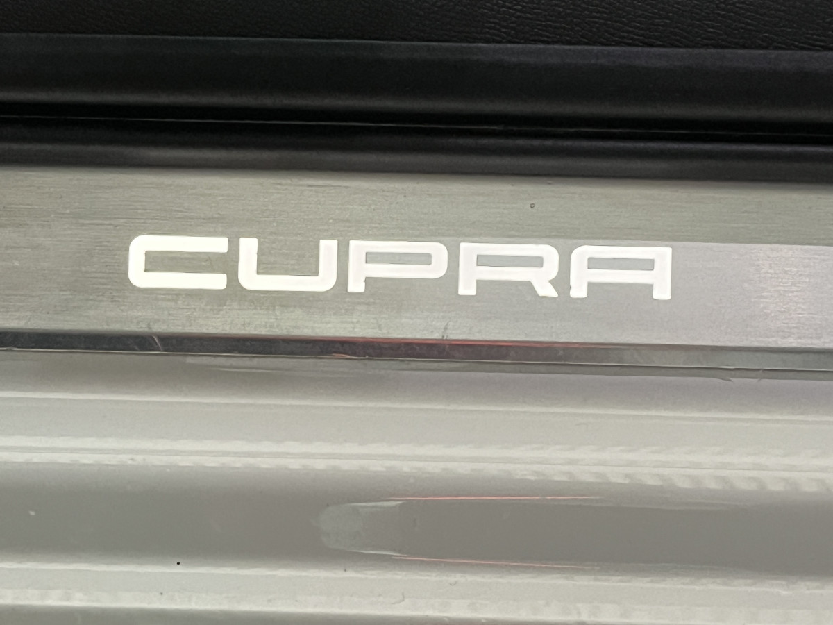 CUPRA LEON 1,4 E-HYBRID 245 DSG6 GPS APPLE CARPLAY KEYLESS FULL LED VIRTUAL COCKPIT PARK PILOT DRIVE PROFILE REGULATEUR LIMITEUR EXCELLENT ETAT