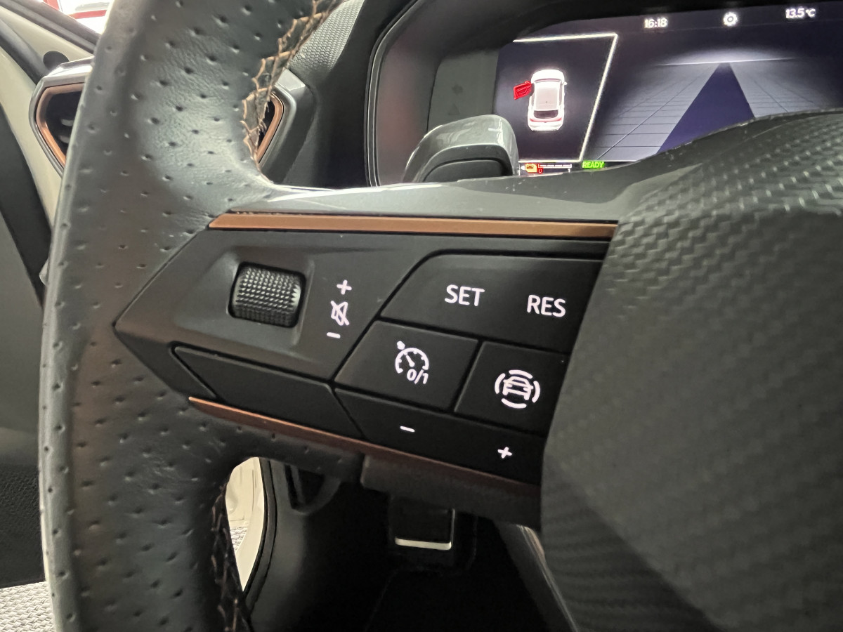 CUPRA LEON 1,4 E-HYBRID 245 DSG6 GPS APPLE CARPLAY KEYLESS FULL LED VIRTUAL COCKPIT PARK PILOT DRIVE PROFILE REGULATEUR LIMITEUR EXCELLENT ETAT