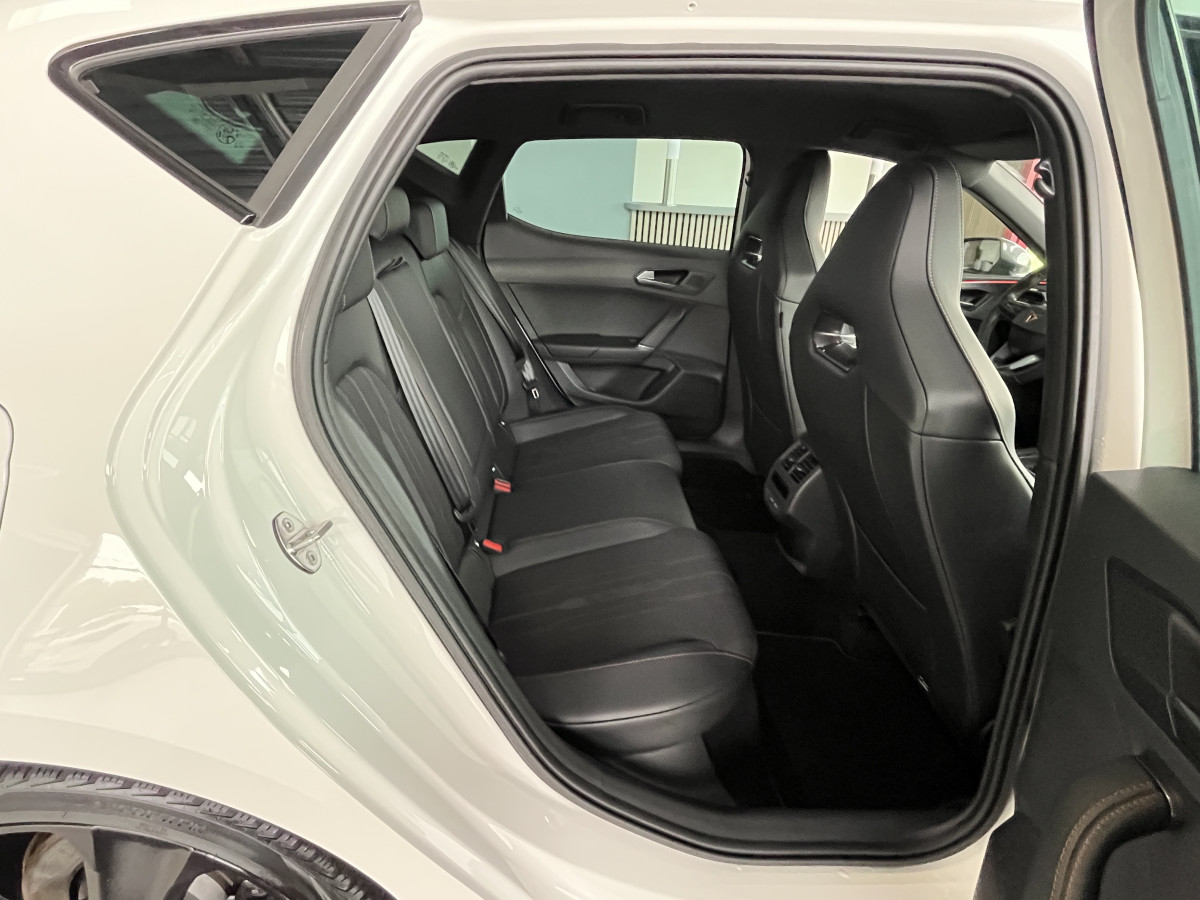 CUPRA LEON 1,4 E-HYBRID 245 DSG6 GPS APPLE CARPLAY KEYLESS FULL LED VIRTUAL COCKPIT PARK PILOT DRIVE PROFILE REGULATEUR LIMITEUR EXCELLENT ETAT