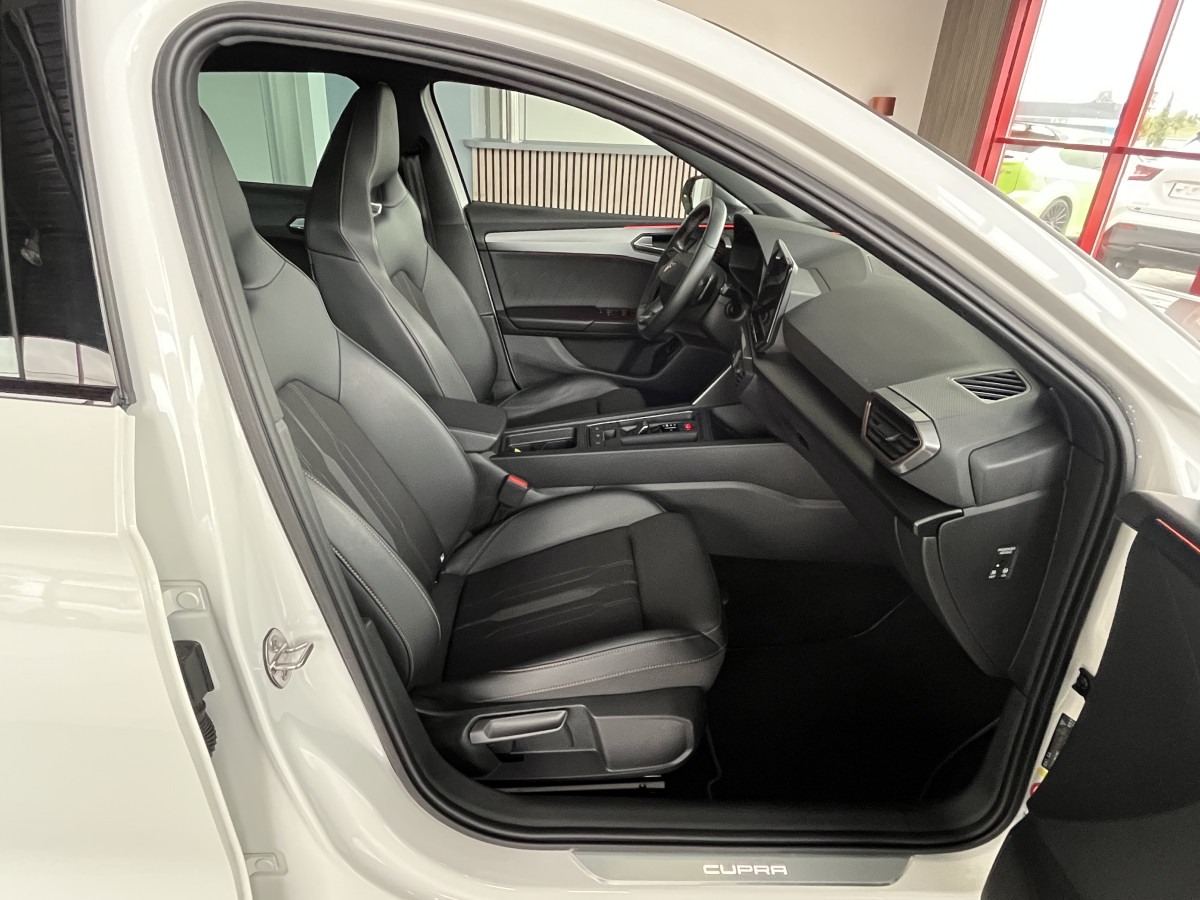 CUPRA LEON 1,4 E-HYBRID 245 DSG6 GPS APPLE CARPLAY KEYLESS FULL LED VIRTUAL COCKPIT PARK PILOT DRIVE PROFILE REGULATEUR LIMITEUR EXCELLENT ETAT