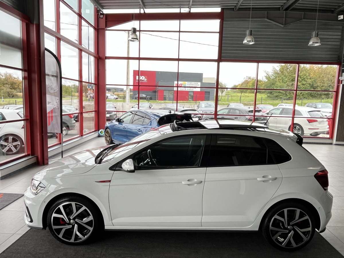 VOLKSWAGEN  POLO 2,0 TSI 200 DSG6 TOIT PANORAMIQUE GPS CAMERA   APPLE CARPLAY HIFI BEATS DMS ACC LIMITEUR PARK PILOT KEYLESS JANTES BRESCIA FULL LED ETAT NEUF