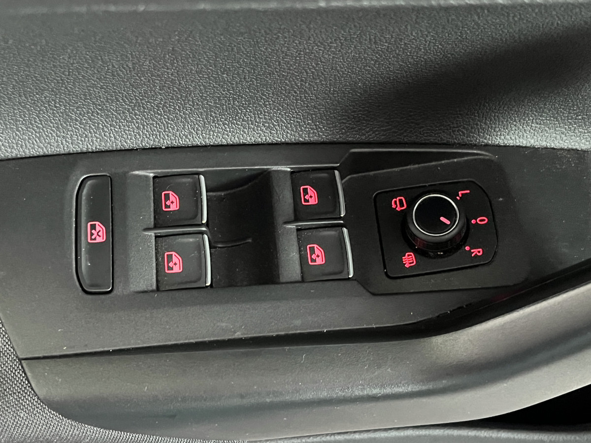 VOLKSWAGEN  POLO 2,0 TSI 200 DSG6 TOIT PANORAMIQUE GPS CAMERA   APPLE CARPLAY HIFI BEATS DMS ACC LIMITEUR PARK PILOT KEYLESS JANTES BRESCIA FULL LED ETAT NEUF
