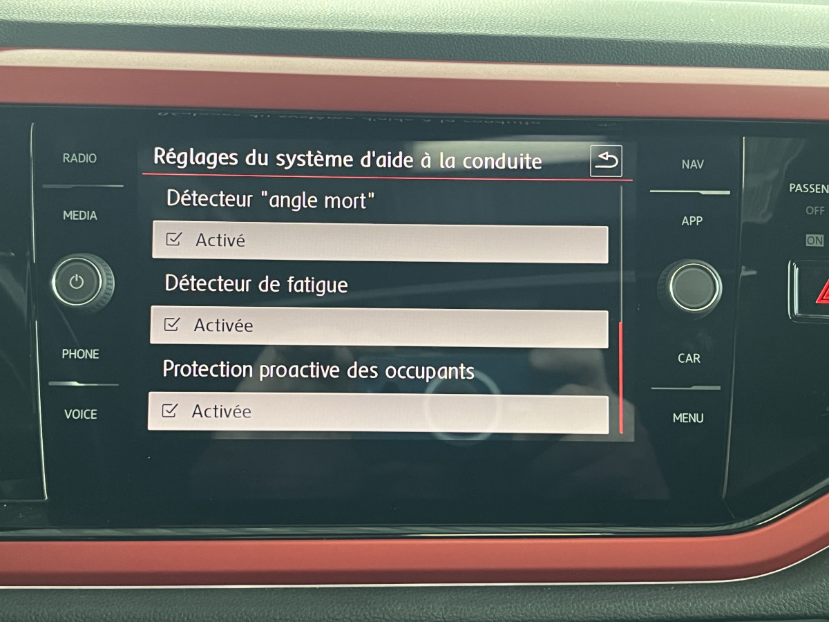 VOLKSWAGEN  POLO 2,0 TSI 200 DSG6 TOIT PANORAMIQUE GPS CAMERA   APPLE CARPLAY HIFI BEATS DMS ACC LIMITEUR PARK PILOT KEYLESS JANTES BRESCIA FULL LED ETAT NEUF