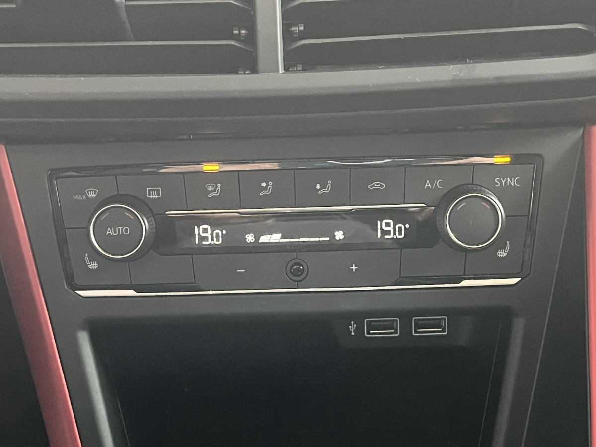 VOLKSWAGEN  POLO 2,0 TSI 200 DSG6 TOIT PANORAMIQUE GPS CAMERA   APPLE CARPLAY HIFI BEATS DMS ACC LIMITEUR PARK PILOT KEYLESS JANTES BRESCIA FULL LED ETAT NEUF