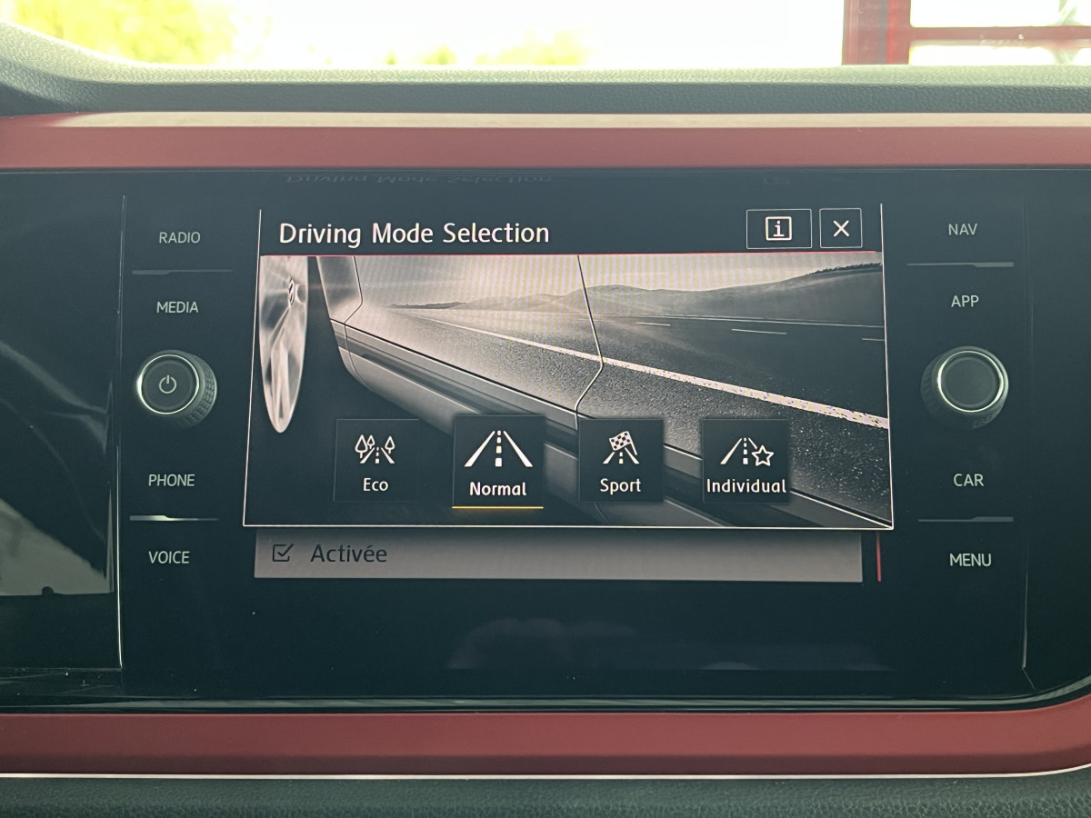 VOLKSWAGEN  POLO 2,0 TSI 200 DSG6 TOIT PANORAMIQUE GPS CAMERA   APPLE CARPLAY HIFI BEATS DMS ACC LIMITEUR PARK PILOT KEYLESS JANTES BRESCIA FULL LED ETAT NEUF