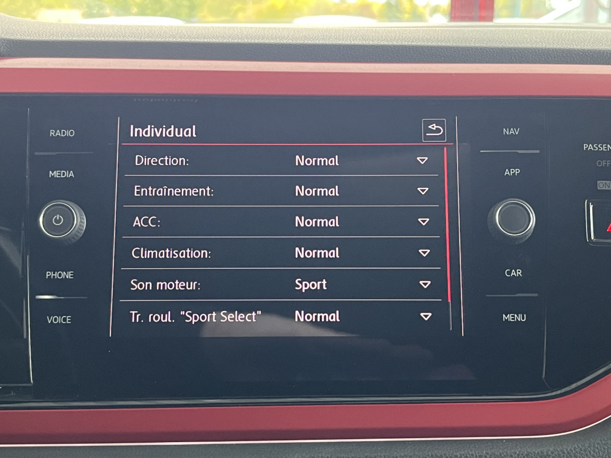 VOLKSWAGEN  POLO 2,0 TSI 200 DSG6 TOIT PANORAMIQUE GPS CAMERA   APPLE CARPLAY HIFI BEATS DMS ACC LIMITEUR PARK PILOT KEYLESS JANTES BRESCIA FULL LED ETAT NEUF