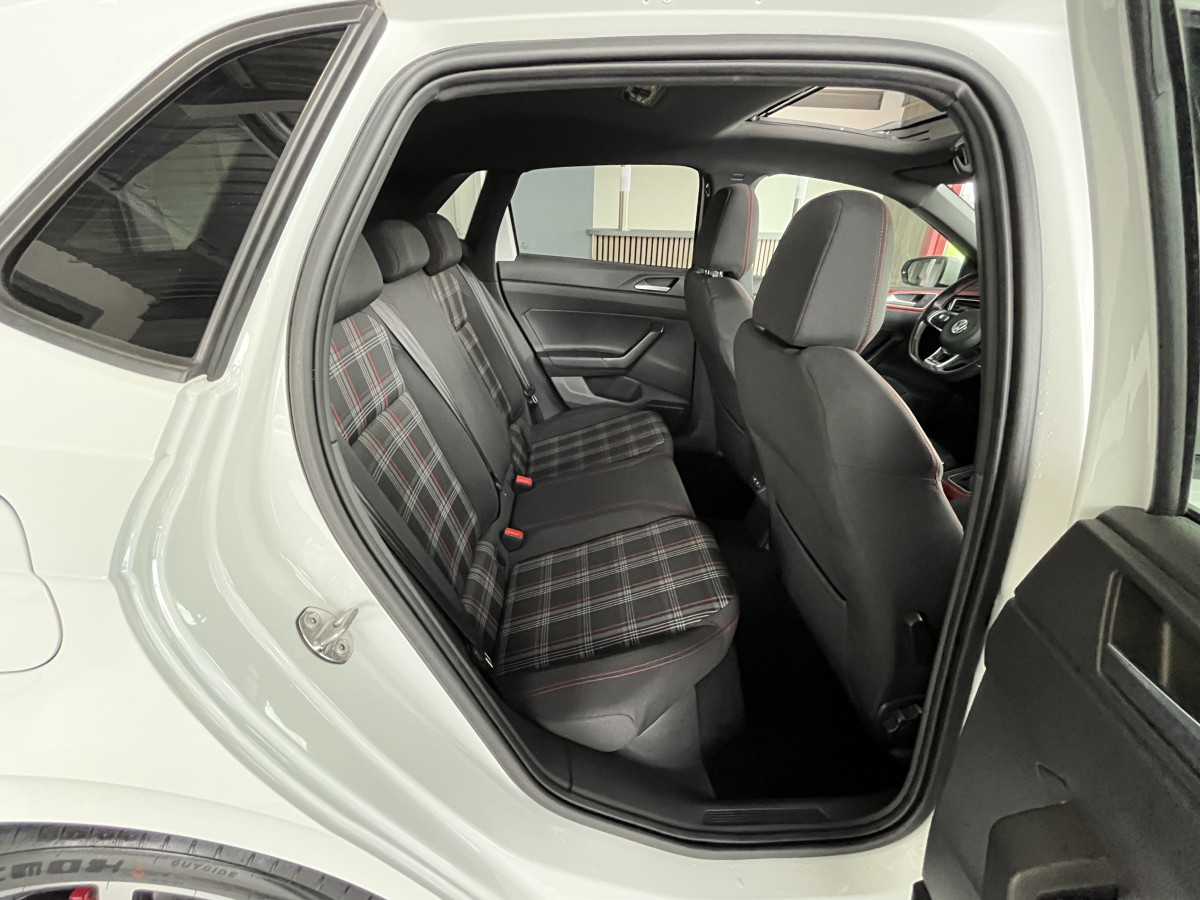 VOLKSWAGEN  POLO 2,0 TSI 200 DSG6 TOIT PANORAMIQUE GPS CAMERA   APPLE CARPLAY HIFI BEATS DMS ACC LIMITEUR PARK PILOT KEYLESS JANTES BRESCIA FULL LED ETAT NEUF