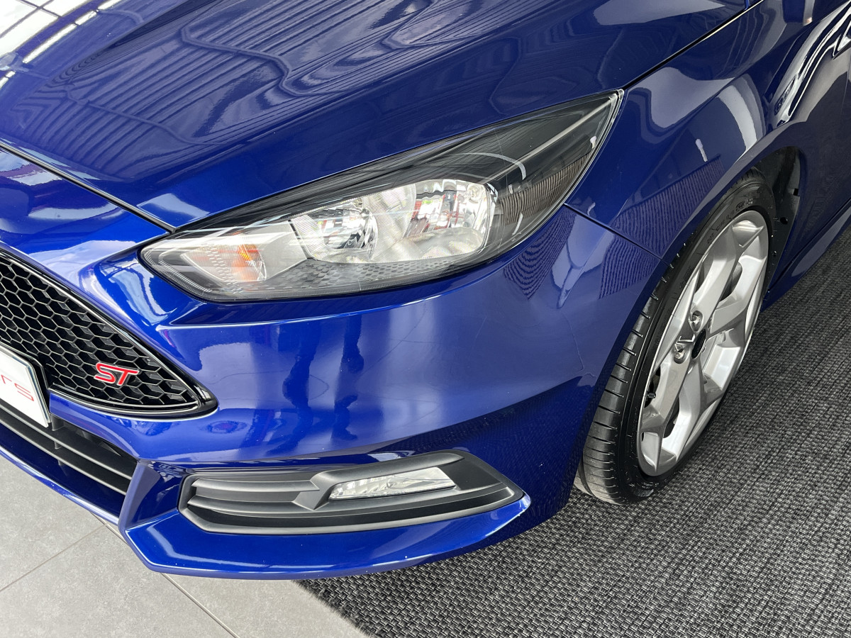 FORD FOCUS ST 2,0 250  GPS  APPLE CARPLAY  FEUX HALOGENE  KEYLESS  PARK PILOT PACK HIVER RECARO  BLUETOOTH EXCELLENT ETAT