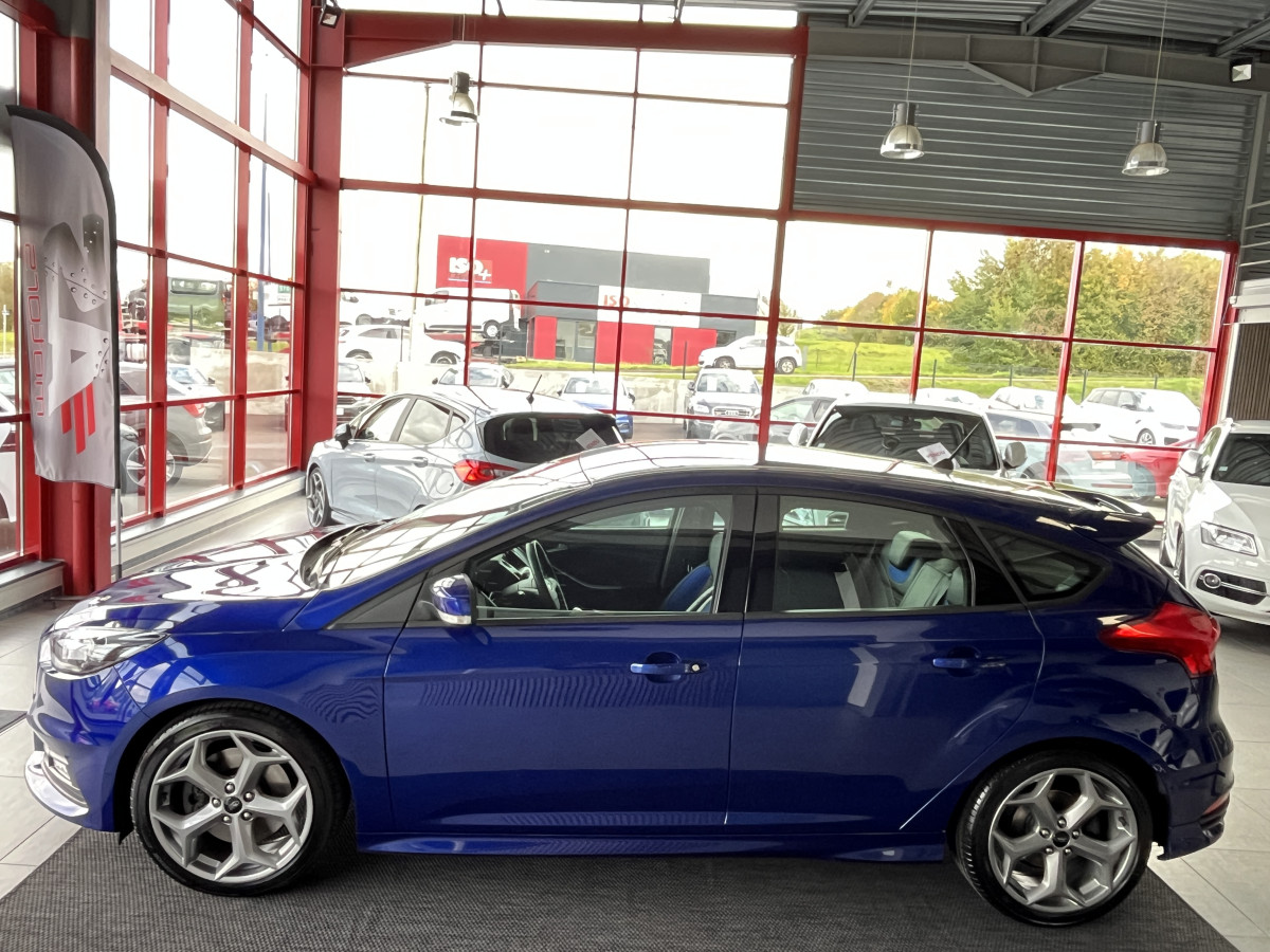 FORD FOCUS ST 2,0 250  GPS  APPLE CARPLAY  FEUX HALOGENE  KEYLESS  PARK PILOT PACK HIVER RECARO  BLUETOOTH EXCELLENT ETAT
