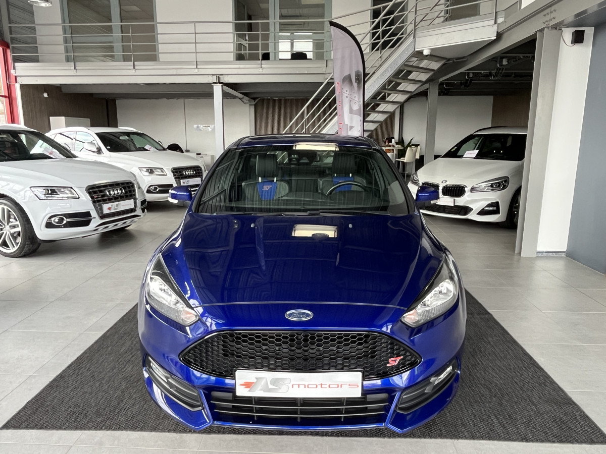 FORD FOCUS ST 2,0 250  GPS  APPLE CARPLAY  FEUX HALOGENE  KEYLESS  PARK PILOT PACK HIVER RECARO  BLUETOOTH EXCELLENT ETAT