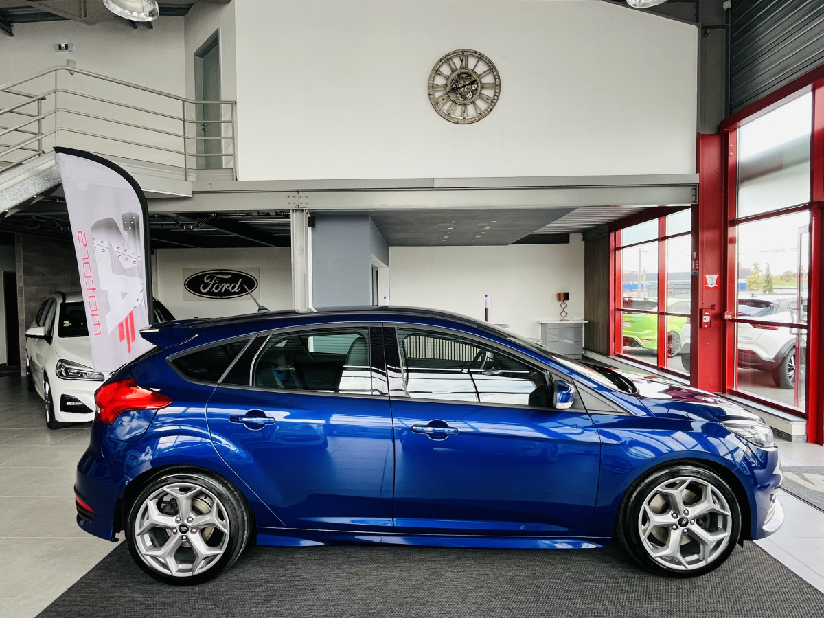 FORD FOCUS ST 2,0 250  GPS  APPLE CARPLAY  FEUX HALOGENE  KEYLESS  PARK PILOT PACK HIVER RECARO  BLUETOOTH EXCELLENT ETAT
