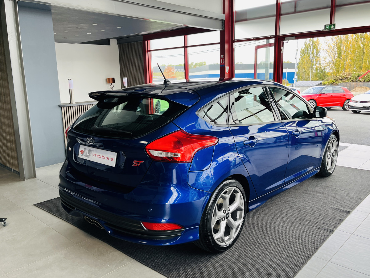 FORD FOCUS ST 2,0 250  GPS  APPLE CARPLAY  FEUX HALOGENE  KEYLESS  PARK PILOT PACK HIVER RECARO  BLUETOOTH EXCELLENT ETAT
