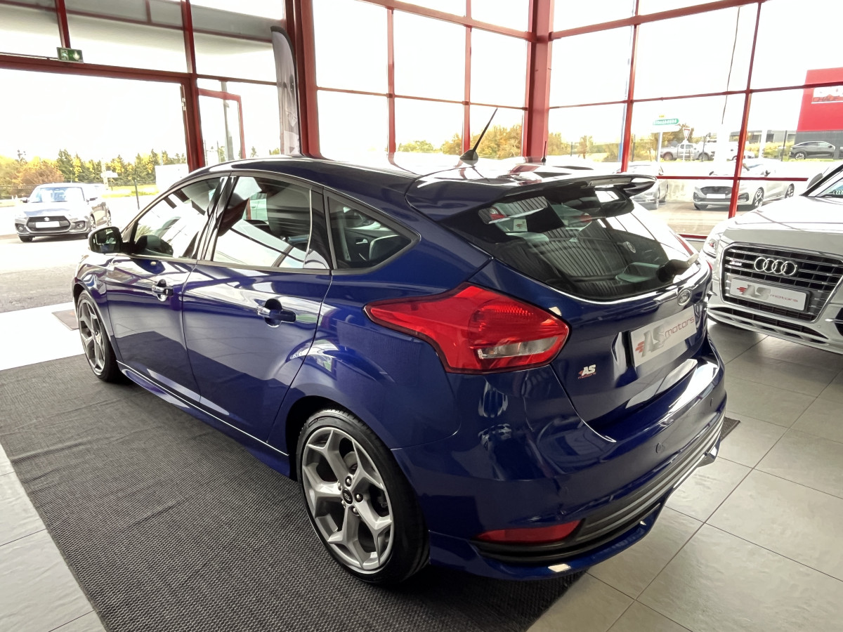 FORD FOCUS ST 2,0 250  GPS  APPLE CARPLAY  FEUX HALOGENE  KEYLESS  PARK PILOT PACK HIVER RECARO  BLUETOOTH EXCELLENT ETAT