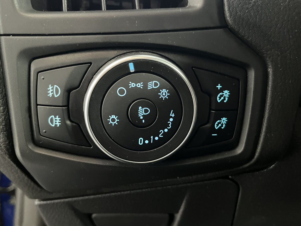 FORD FOCUS ST 2,0 250  GPS  APPLE CARPLAY  FEUX HALOGENE  KEYLESS  PARK PILOT PACK HIVER RECARO  BLUETOOTH EXCELLENT ETAT