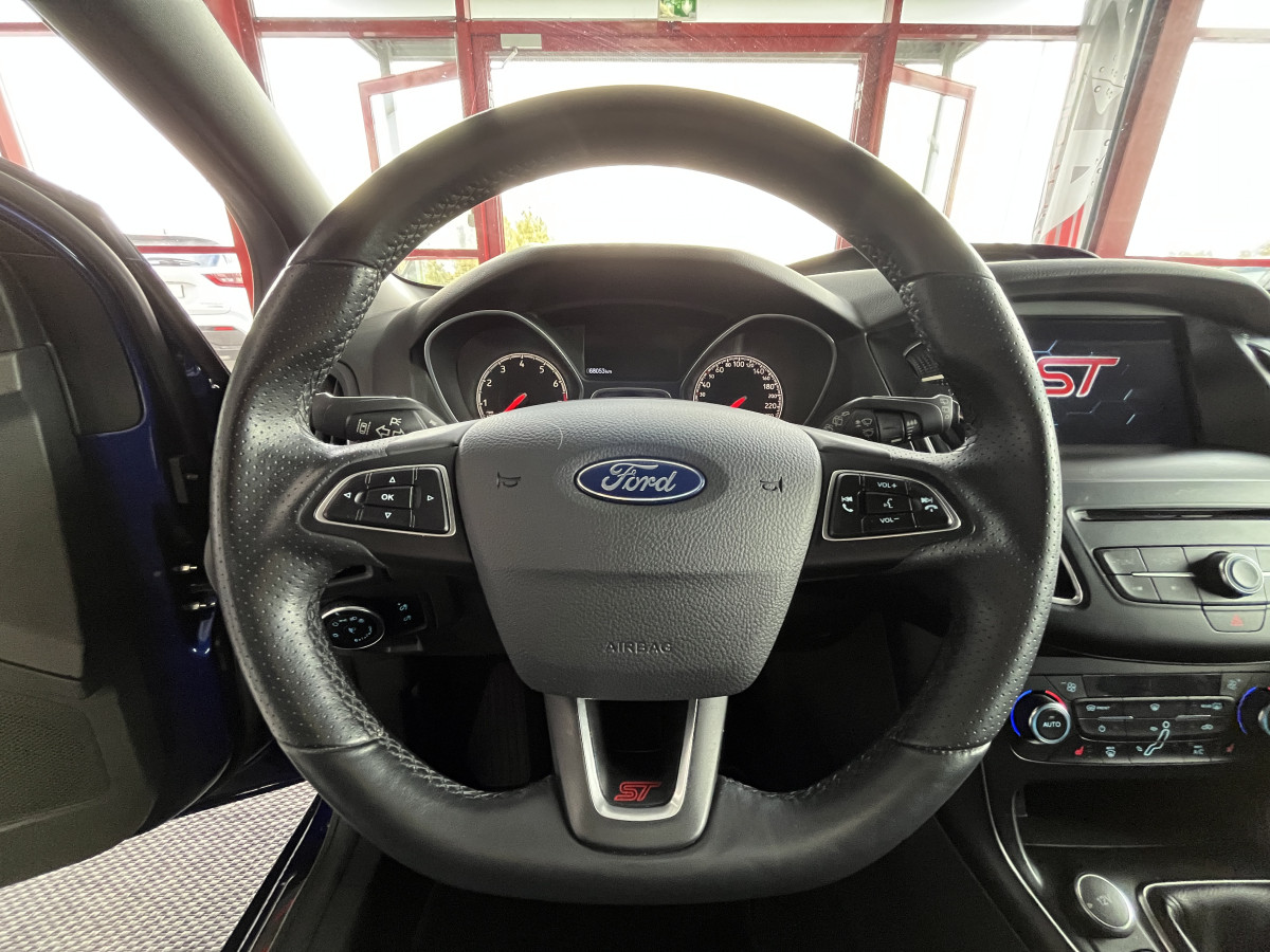 FORD FOCUS ST 2,0 250  GPS  APPLE CARPLAY  FEUX HALOGENE  KEYLESS  PARK PILOT PACK HIVER RECARO  BLUETOOTH EXCELLENT ETAT