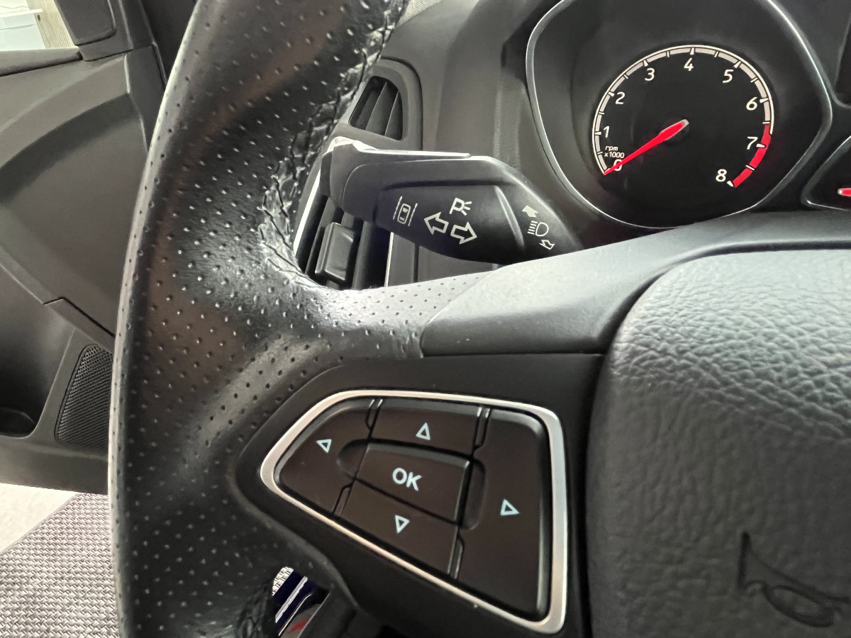 FORD FOCUS ST 2,0 250  GPS  APPLE CARPLAY  FEUX HALOGENE  KEYLESS  PARK PILOT PACK HIVER RECARO  BLUETOOTH EXCELLENT ETAT