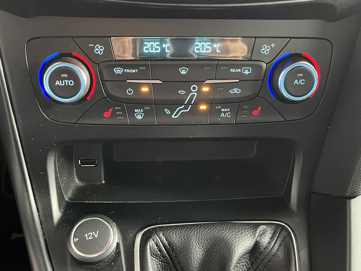 FORD FOCUS ST 2,0 250  GPS  APPLE CARPLAY  FEUX HALOGENE  KEYLESS  PARK PILOT PACK HIVER RECARO  BLUETOOTH EXCELLENT ETAT