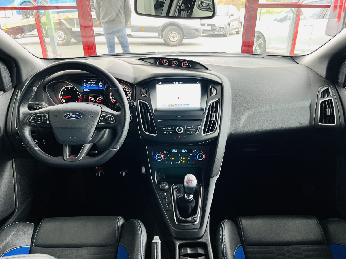 FORD FOCUS ST 2,0 250  GPS  APPLE CARPLAY  FEUX HALOGENE  KEYLESS  PARK PILOT PACK HIVER RECARO  BLUETOOTH EXCELLENT ETAT
