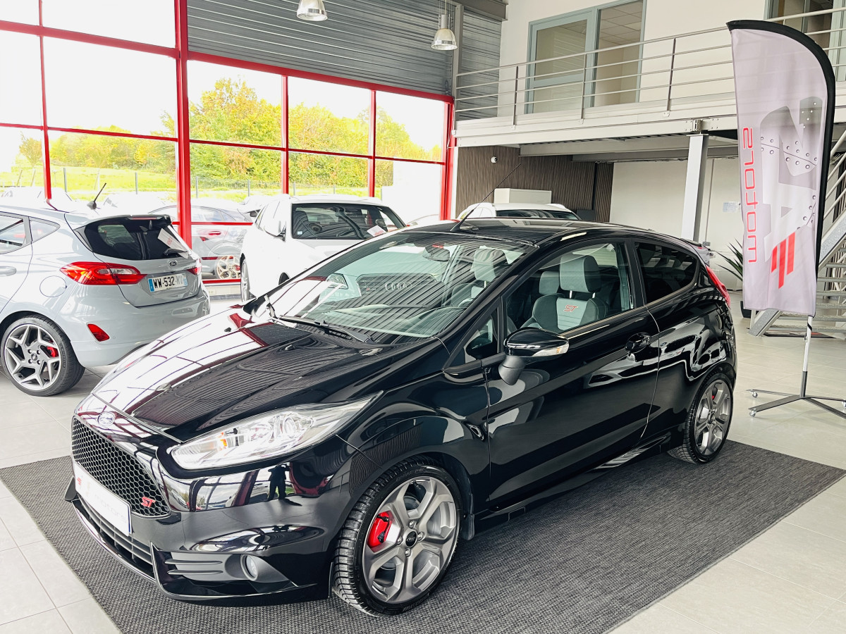 FORD FIESTA ST 1,6 182 PACK PERFORMANCE KEYLESS HIFI SONY PHARES HALOGENE JANTES 17 DANS UN EXCELLENT ETAT