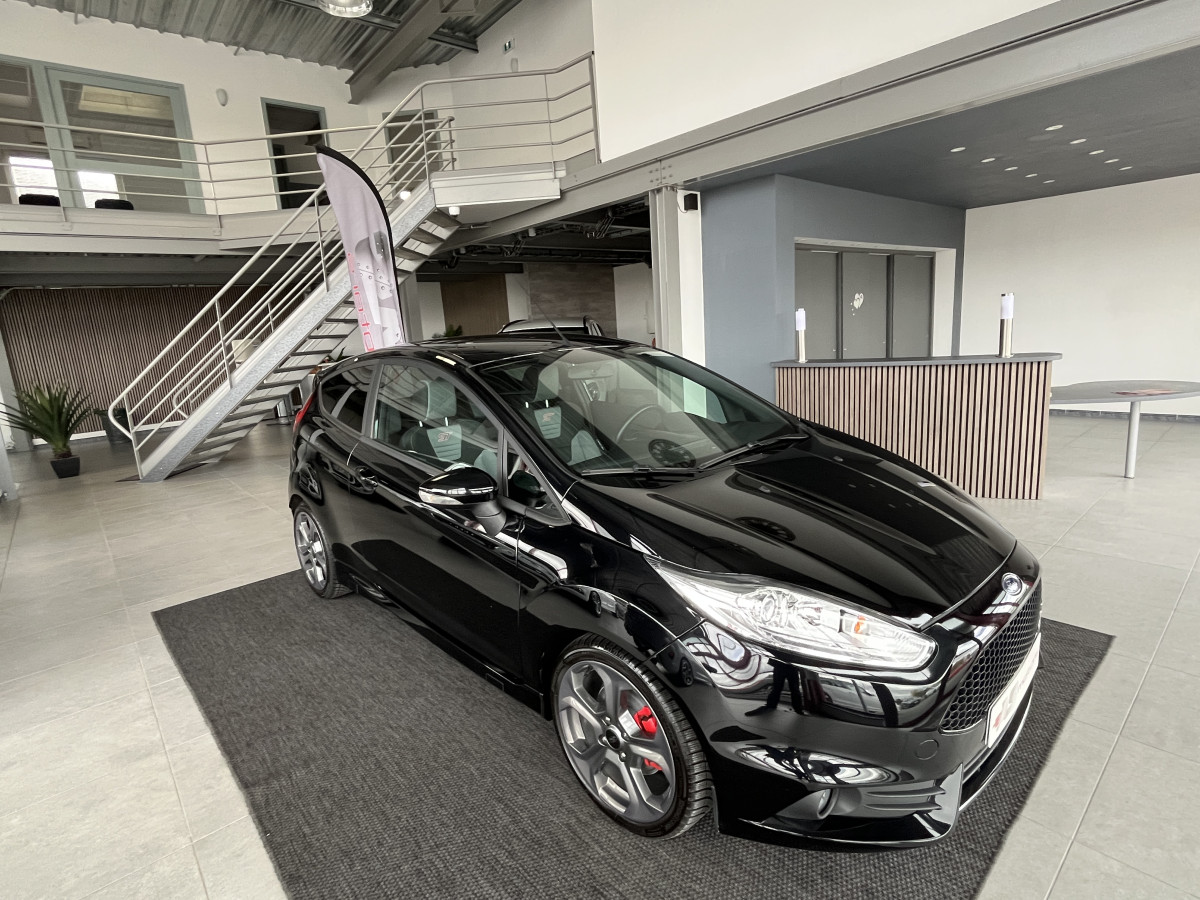 FORD FIESTA ST 1,6 182 PACK PERFORMANCE KEYLESS HIFI SONY PHARES HALOGENE JANTES 17 DANS UN EXCELLENT ETAT