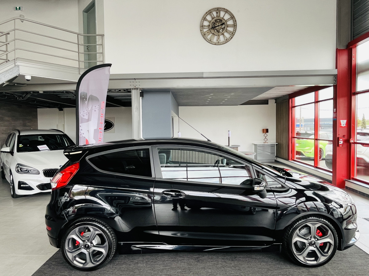 FORD FIESTA ST 1,6 182 PACK PERFORMANCE KEYLESS HIFI SONY PHARES HALOGENE JANTES 17 DANS UN EXCELLENT ETAT