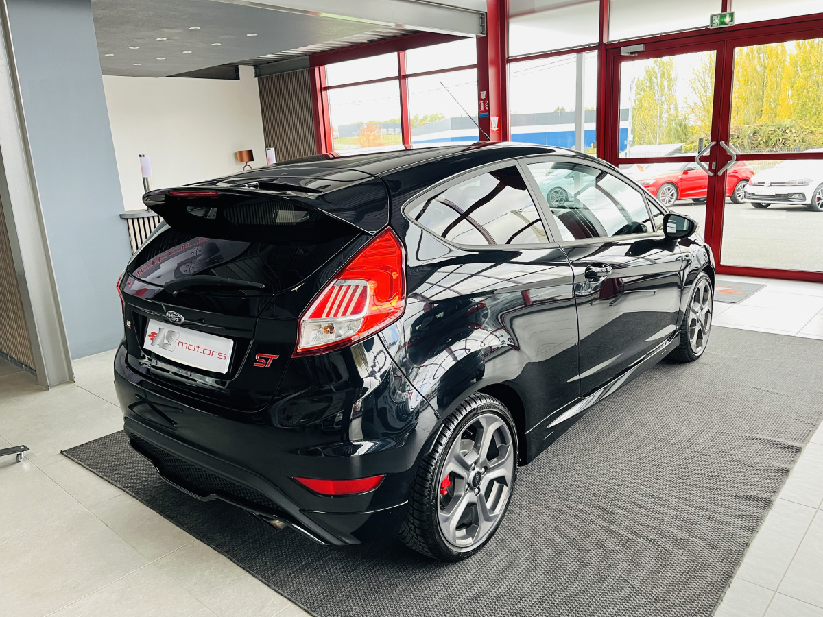 FORD FIESTA ST 1,6 182 PACK PERFORMANCE KEYLESS HIFI SONY PHARES HALOGENE JANTES 17 DANS UN EXCELLENT ETAT