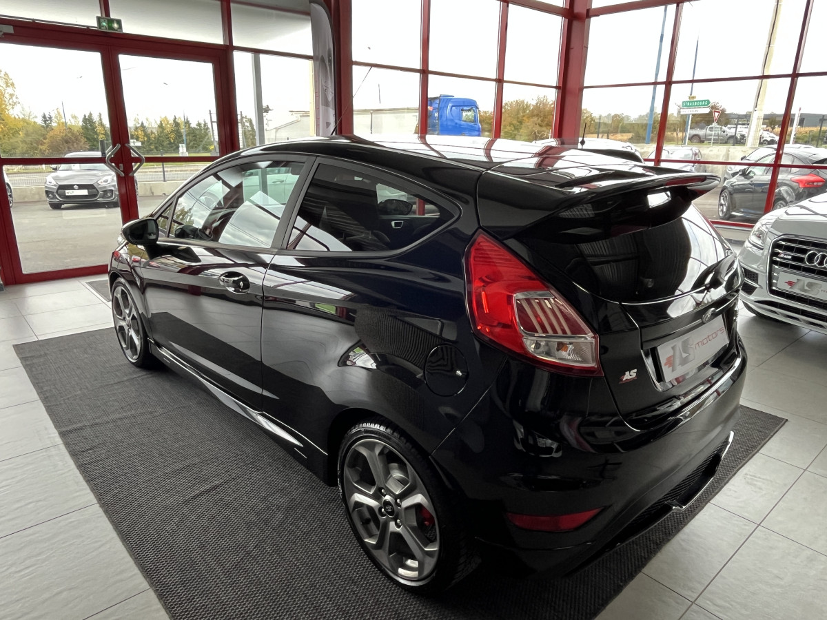 FORD FIESTA ST 1,6 182 PACK PERFORMANCE KEYLESS HIFI SONY PHARES HALOGENE JANTES 17 DANS UN EXCELLENT ETAT