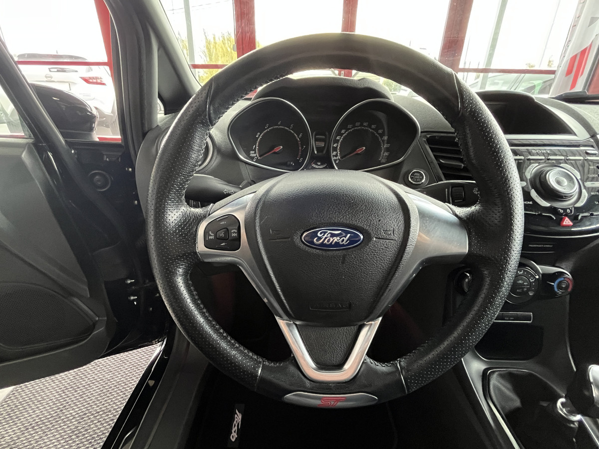 FORD FIESTA ST 1,6 182 PACK PERFORMANCE KEYLESS HIFI SONY PHARES HALOGENE JANTES 17 DANS UN EXCELLENT ETAT
