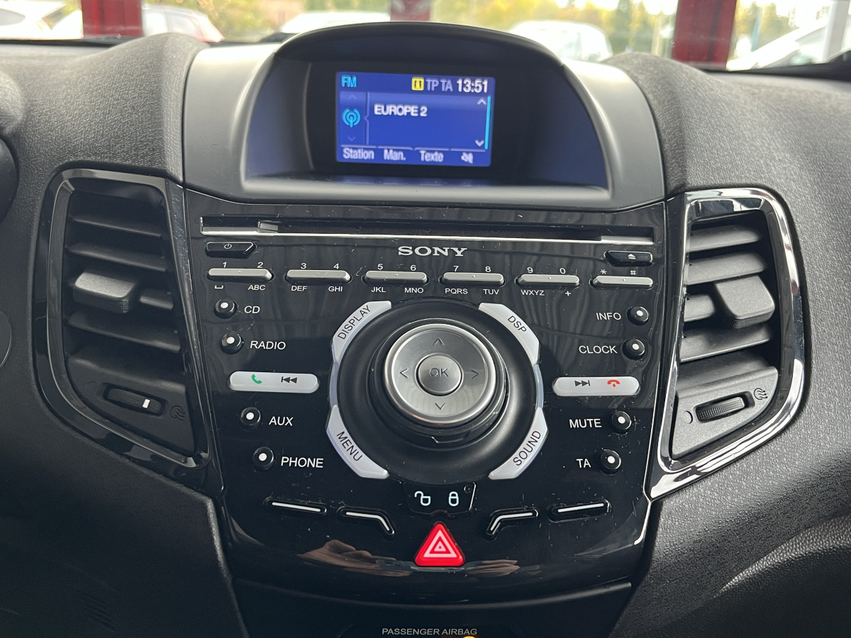 FORD FIESTA ST 1,6 182 PACK PERFORMANCE KEYLESS HIFI SONY PHARES HALOGENE JANTES 17 DANS UN EXCELLENT ETAT