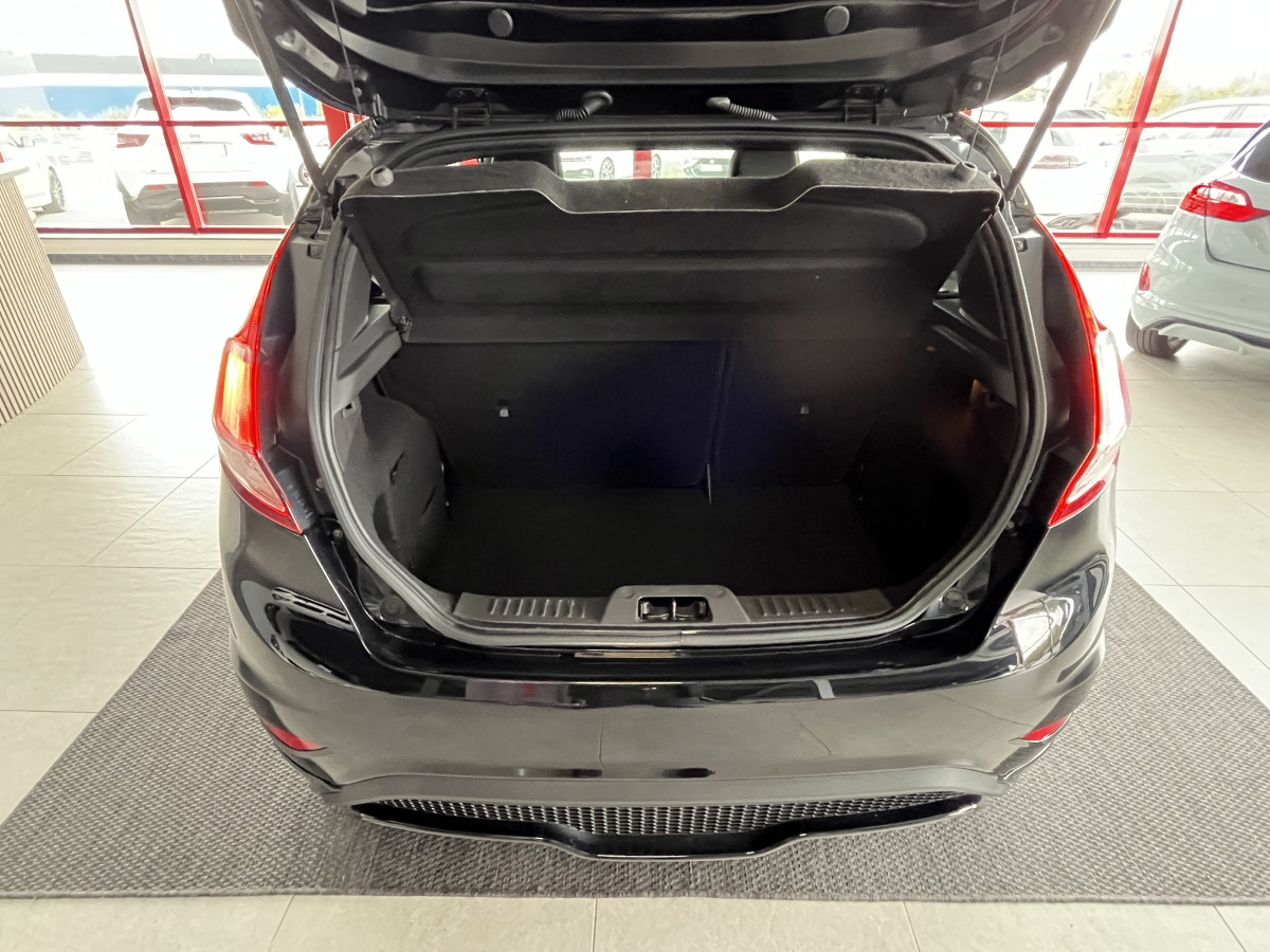 FORD FIESTA ST 1,6 182 PACK PERFORMANCE KEYLESS HIFI SONY PHARES HALOGENE JANTES 17 DANS UN EXCELLENT ETAT