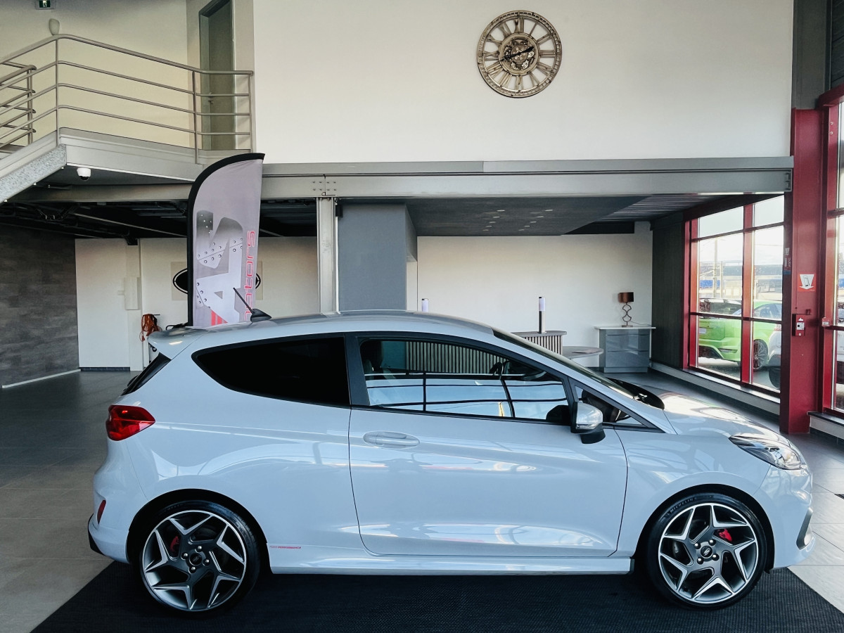 FORD FIESTA ST 1,5 200 PACK PERFORMANCE  DIFFERENTIEL LAUNCH CONTROL GPS  KEYLESS APPLE CARPLAY FULL LED BLUETOOTH HIFI B&O REGULATEUR LIMITEUR PARK PILOT PACK HIVER JANTES 18