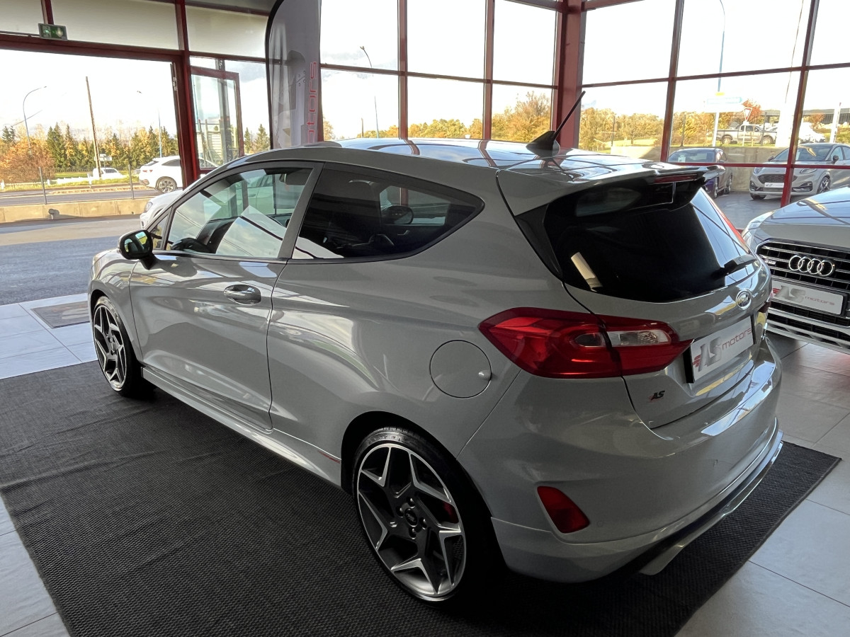 FORD FIESTA ST 1,5 200 PACK PERFORMANCE  DIFFERENTIEL LAUNCH CONTROL GPS  KEYLESS APPLE CARPLAY FULL LED BLUETOOTH HIFI B&O REGULATEUR LIMITEUR PARK PILOT PACK HIVER JANTES 18