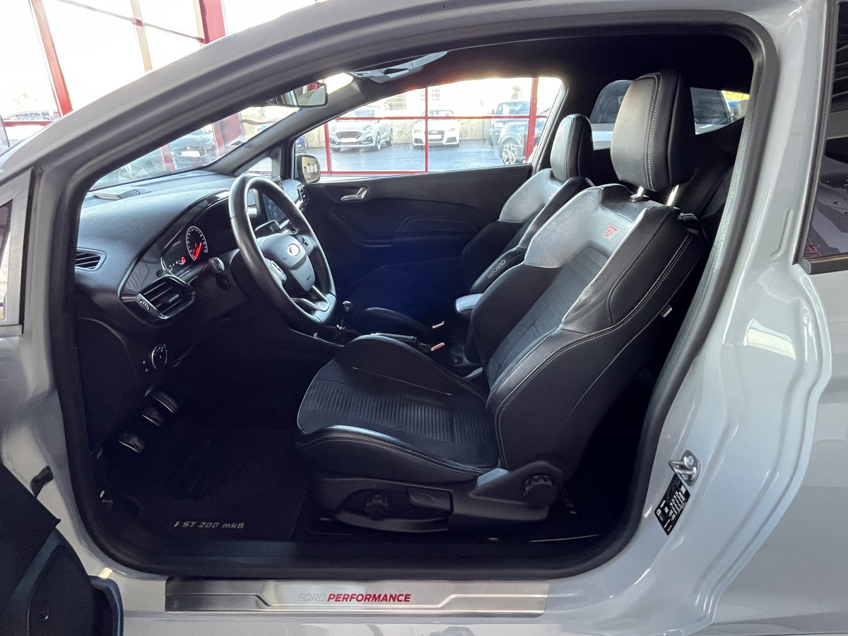 FORD FIESTA ST 1,5 200 PACK PERFORMANCE  DIFFERENTIEL LAUNCH CONTROL GPS  KEYLESS APPLE CARPLAY FULL LED BLUETOOTH HIFI B&O REGULATEUR LIMITEUR PARK PILOT PACK HIVER JANTES 18