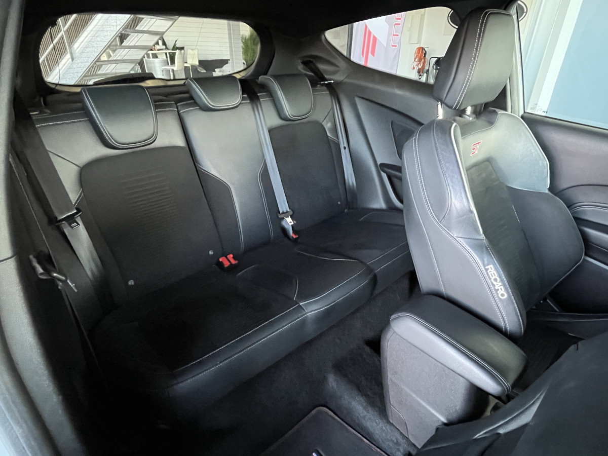 FORD FIESTA ST 1,5 200 PACK PERFORMANCE  DIFFERENTIEL LAUNCH CONTROL GPS  KEYLESS APPLE CARPLAY FULL LED BLUETOOTH HIFI B&O REGULATEUR LIMITEUR PARK PILOT PACK HIVER JANTES 18