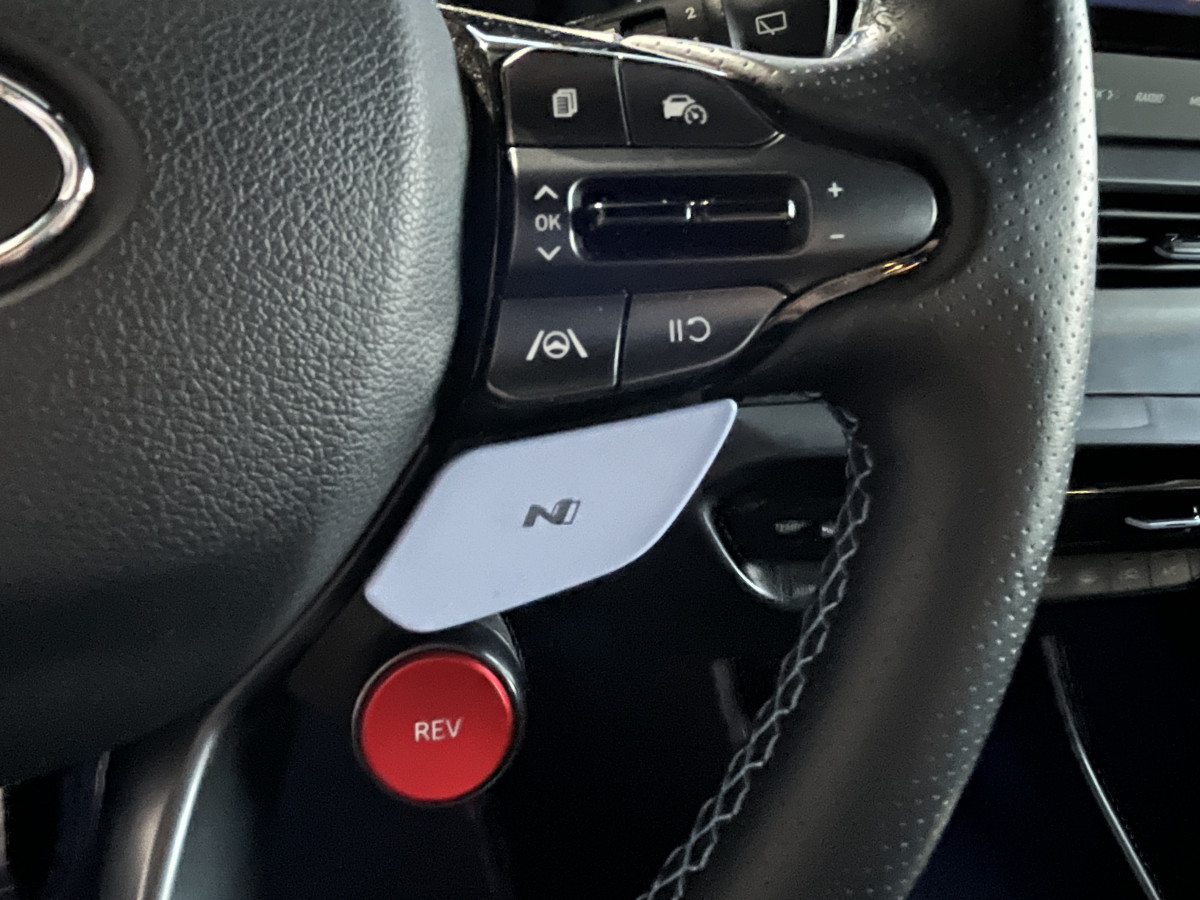 HYUNDAI I20 N 1,6 T-GDI 204 GPS CAMERA APPLE CARPLAY REGULATEUR LIMITEUR KEYLESS VIRTUAL COCKPIT DRIVE SELECT HIFI BOSE FULL LED DIFFERENTIEL A GLISSEMENT ETAT NEUF