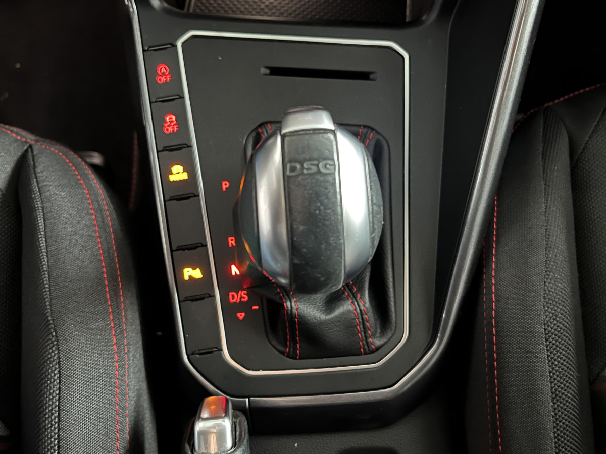 VOLKSWAGEN  POLO 2,0 TSI 200 DSG6 GPS CAMERA  APPLE CARPLAY DMS ACC REGULATEUR LIMITEUR PARK PILOT  JANTES 18  FULL LED EXCELLENT ETAT