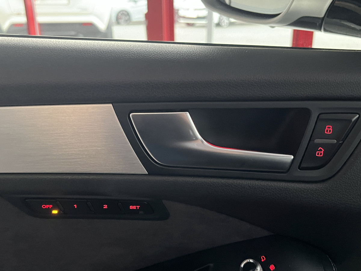 AUDI SQ5 TDI V6 340 PLUS  BVA8 QUATTRO TOIT PANORAMIQUE BI-XENON  GPS CAMERA ATTELAGE KEYLESS BI-XENON REGULATEUR ADAPTATIF ALU BROSSE DRIVE SELECT JANTES 21  EXCELLENT ETAT